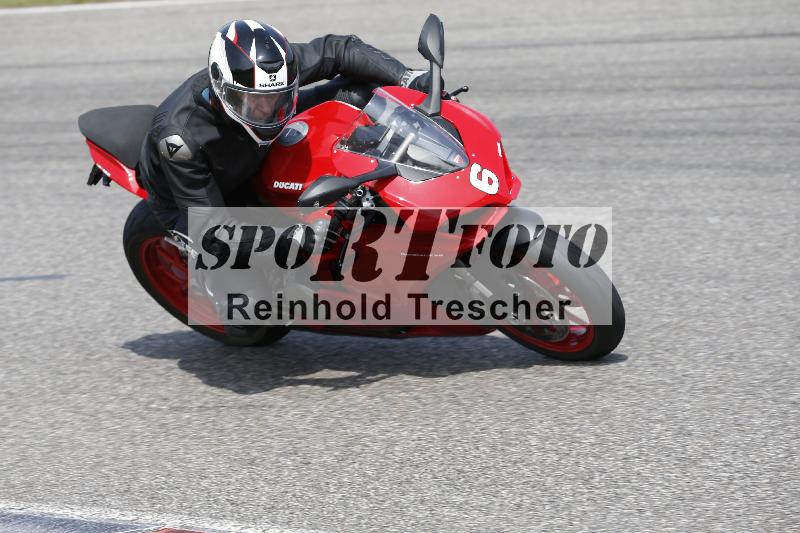 Archiv-2025/27 12.06.2025 Ducati Schweiz Trackday Warmup  ADR/blau-bleu/6